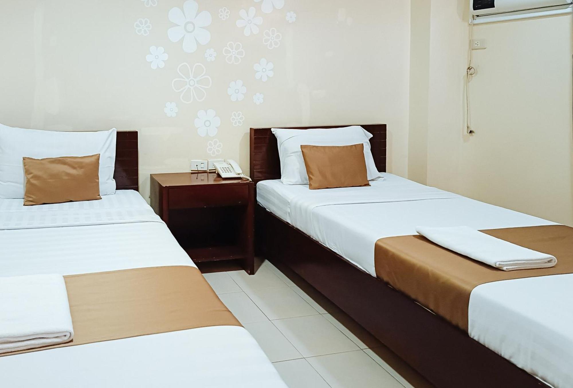 Hotel Juliana By Reddoorz Tuguegarao City Exteriér fotografie